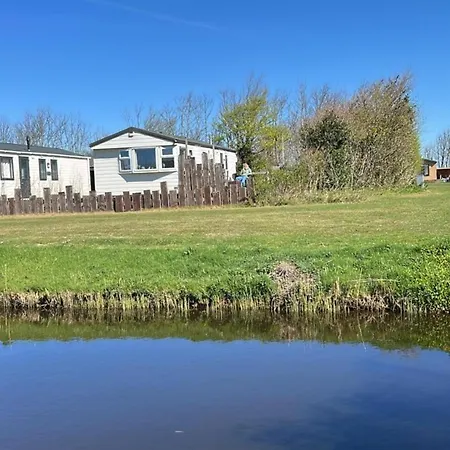 Ferienhaeuschen Direkt Am Wasser Nr 80 5 De Watersnip Strandnah Am Wasser Gelegen 페턴